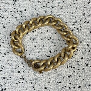 Vintage 70s Avon Gold Tone Toggle‎ Bracelet Gilded Links Chunky Textured